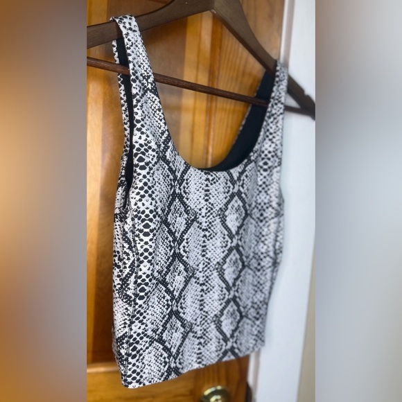 DSG Black and White Python Snake Print Tank Top With Built-In Bra - Picture 3 of 7